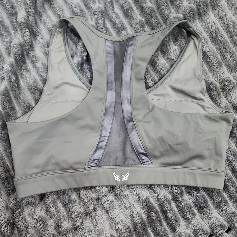 Sleek Gray Sports Bra - Picture 2 of 3